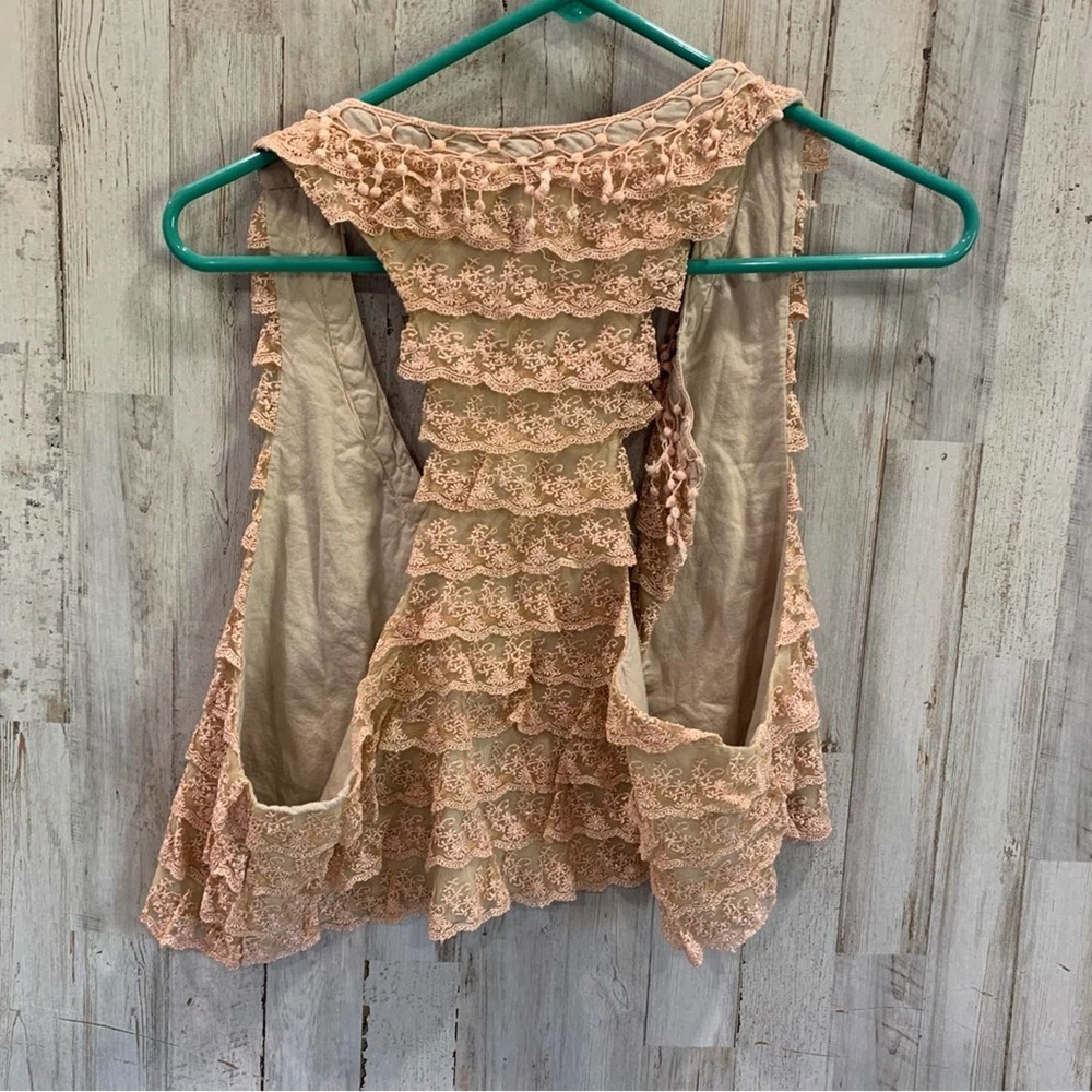 FARM Rio Beige Lace Ruffle Top - Picture 8 of 9